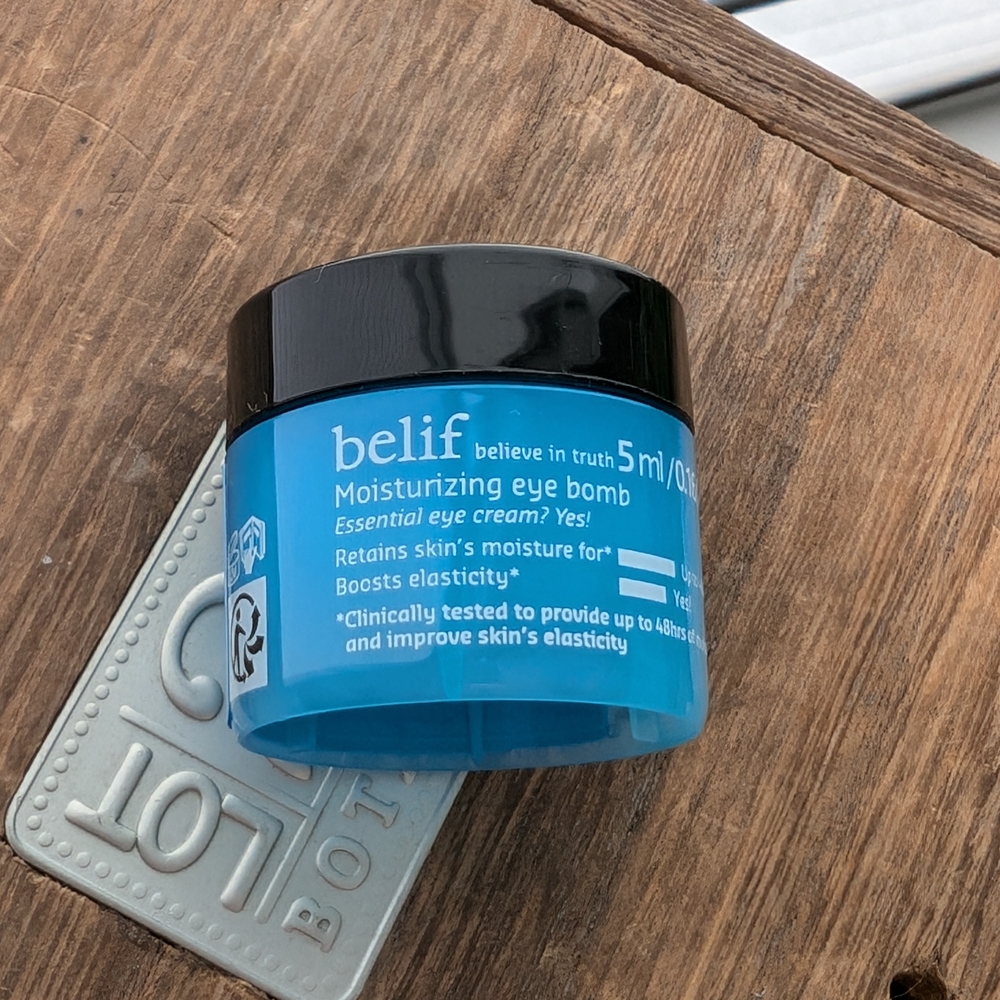 Belif Moisturizing Eye Bomb